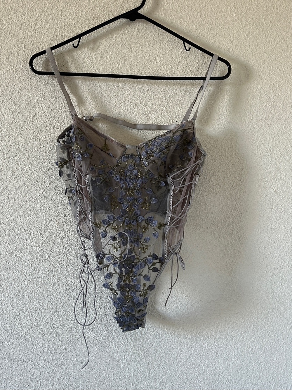 Sheer floral embroidered Sheer Whimsical bodysuit Women’s Medium Lilac Gray